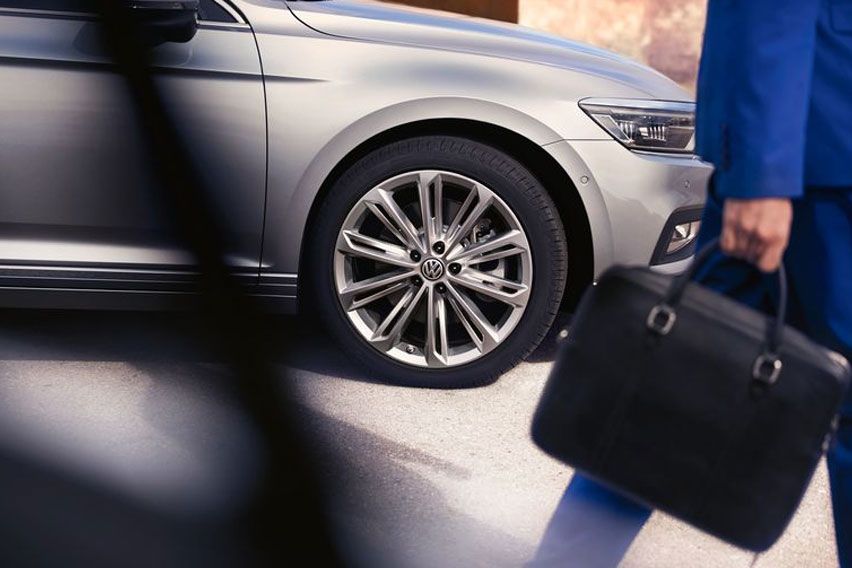 Volkswagen dynamic wheel hub caps