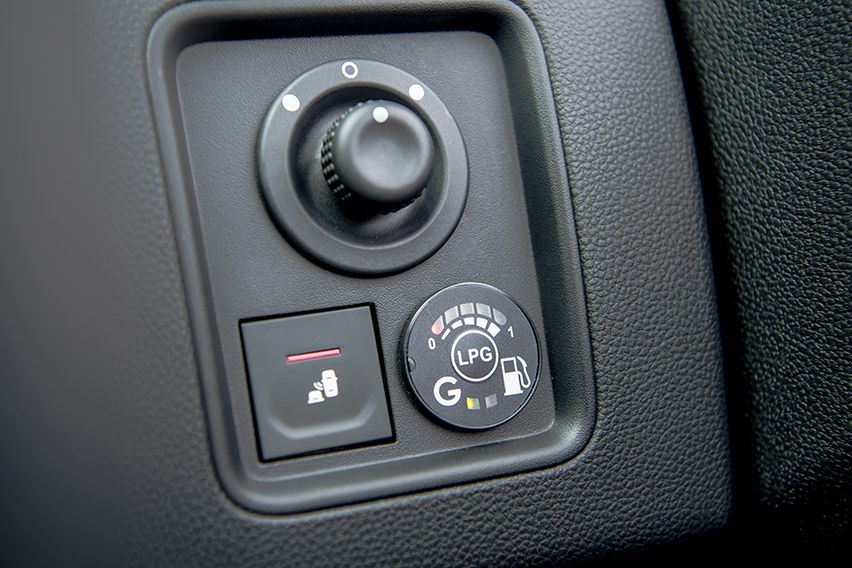 Dacia Duster body photo 2