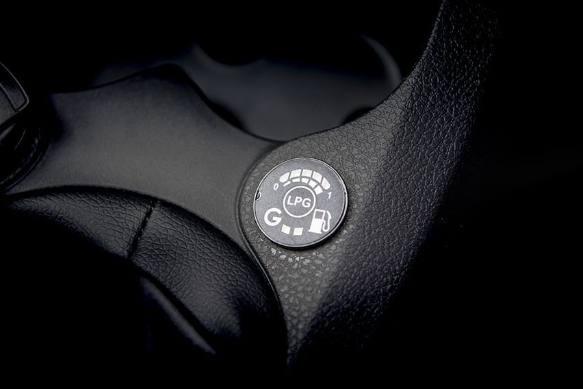 Dacia Duster body photo 4