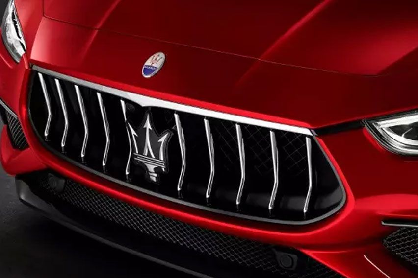 Maserati Ghibli Hybrid front