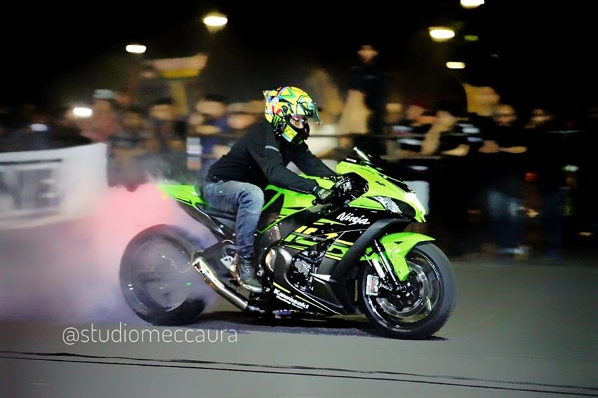 Kawasaki ninja ZX-10R drag race