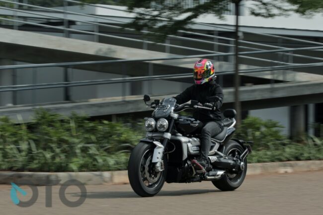 2020/06/Triumph-Rocket-3-GT-2020-Indonesia27.jpg
