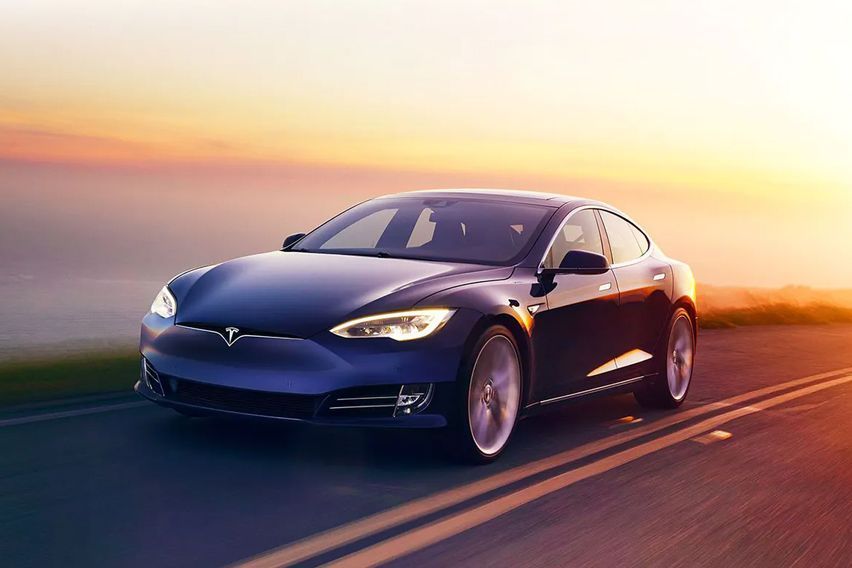 Tesla Model S becomes the first electric car to hit a 400-mile driving range