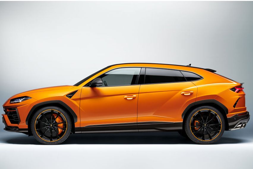 Lamborghini Urus Pearl Capsule side