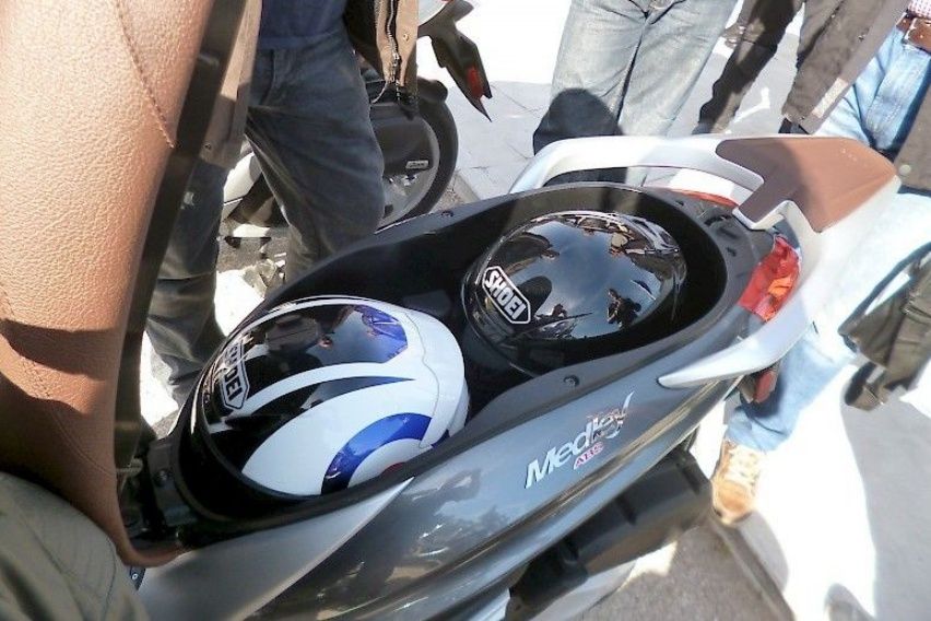 Piaggio Medley punya bagasi luas