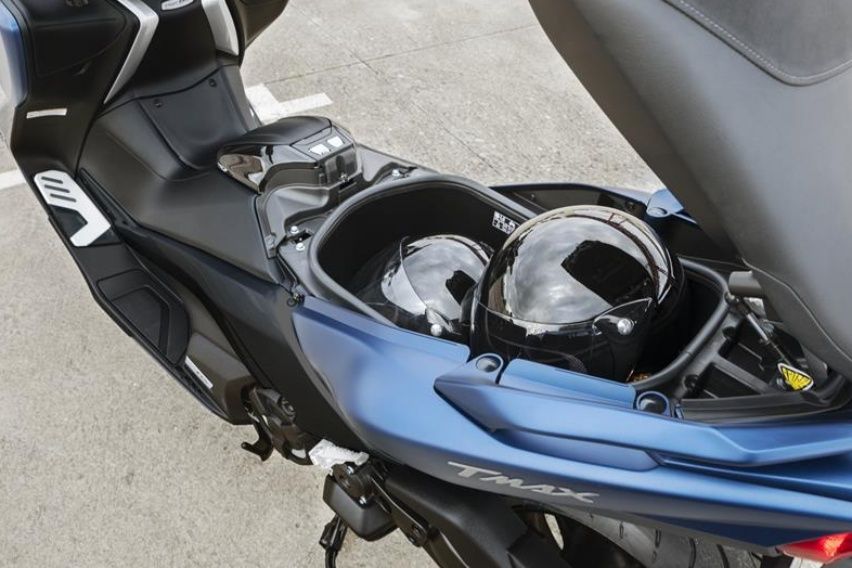 bagasi yamaha tmax muat 2 helm