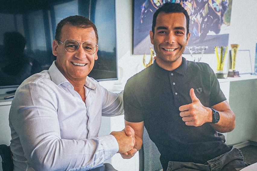 Petrucci contract sign