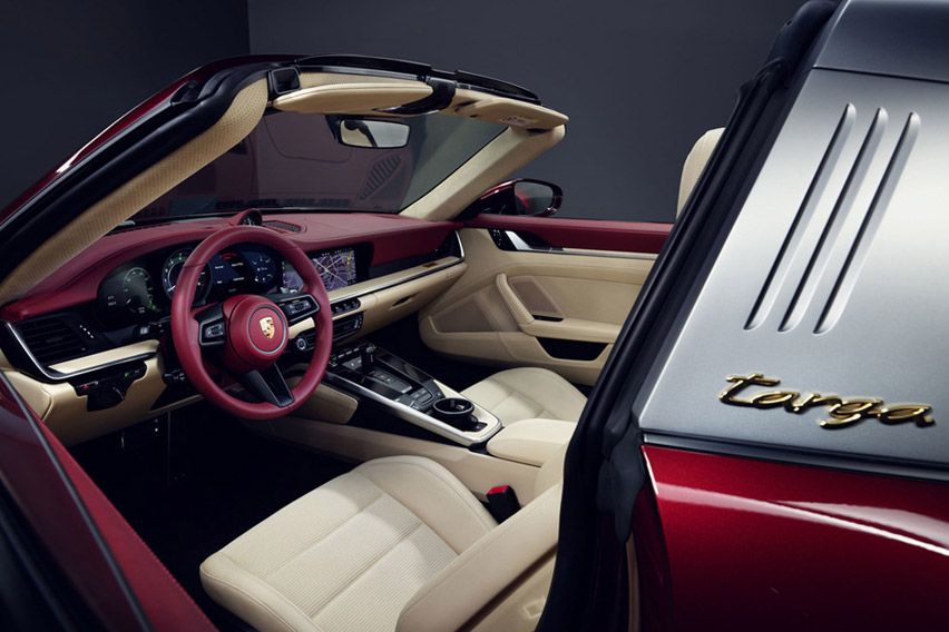 Porsche 911 targa 4s Heritage Design Edition Interior