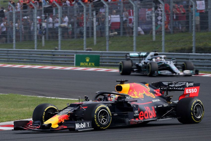 F1: Verstappen jadi Ancaman Utama Tim Mercedes di Seri Pembuka     