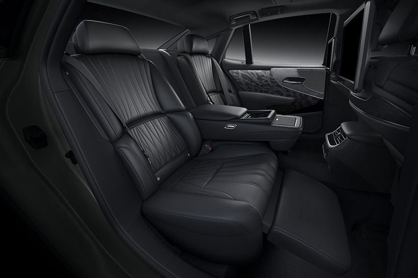 New Lexus LS body photo 8