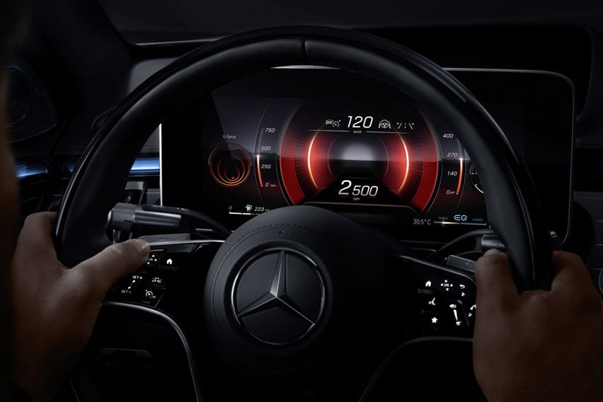 2nd-gen MBUX system -  3D instrument cluster 