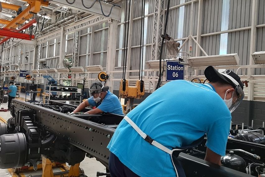 Pabrik truk Mercedes-Benz di Wanaherang kembali aktif