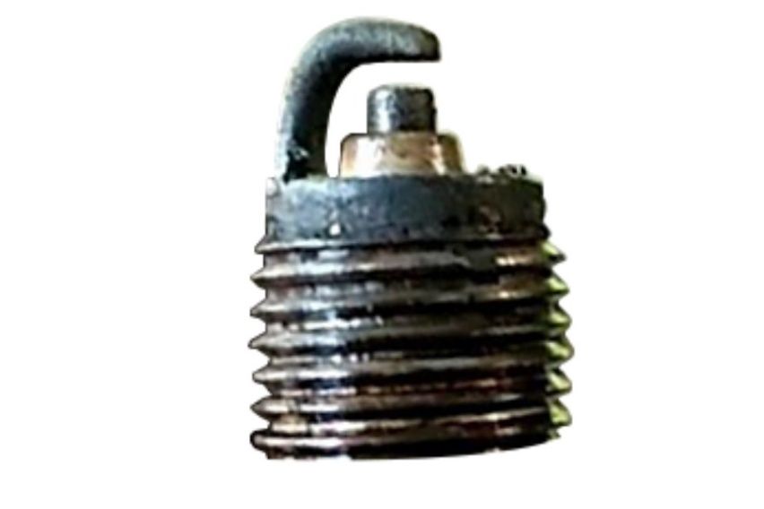 Busi kotor berlumur oli