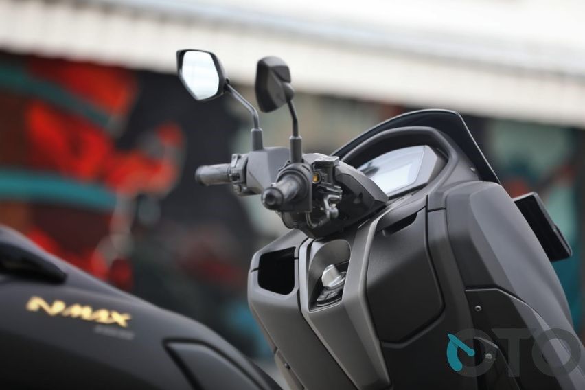 nmax riding position