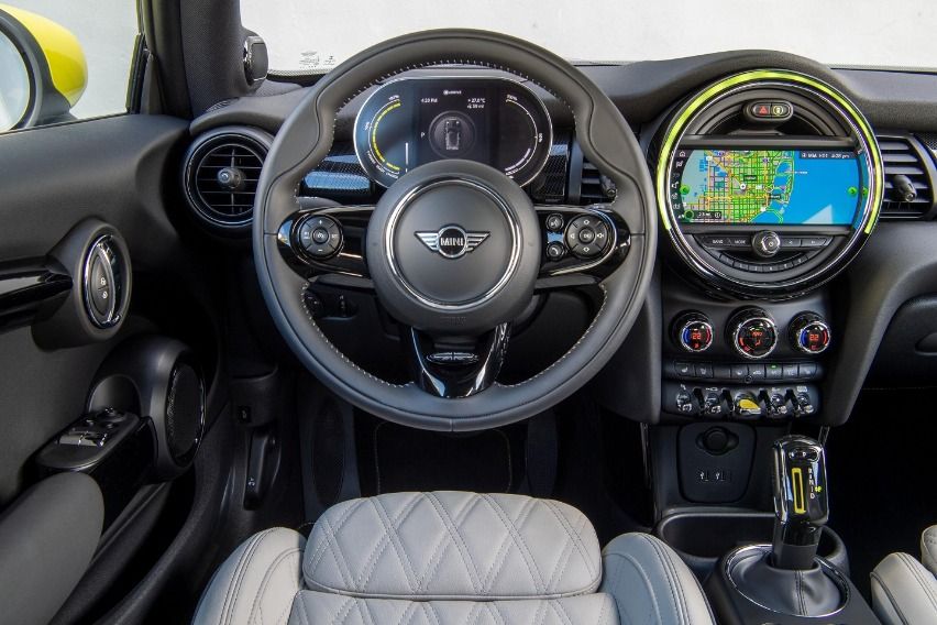  Mini Cooper SE interior