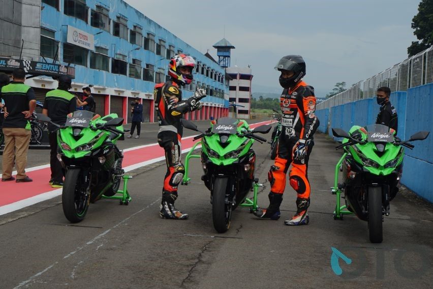 kawasaki ninja 4-cylinder review