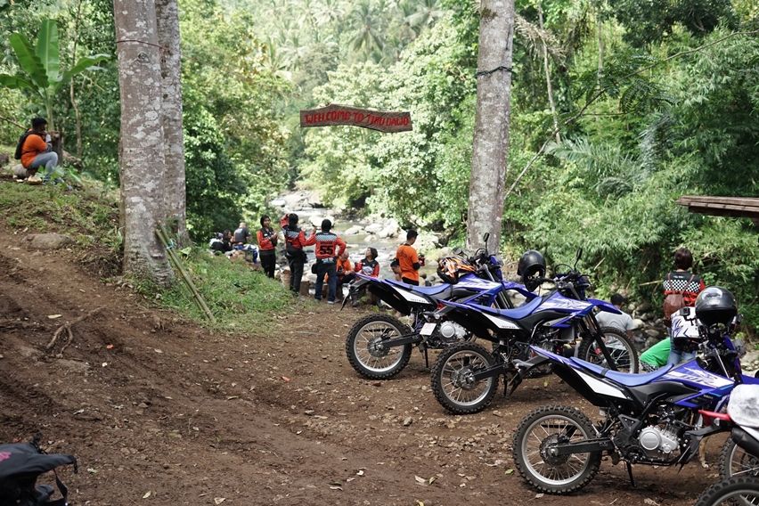 Yamaha WR155R adfriendture