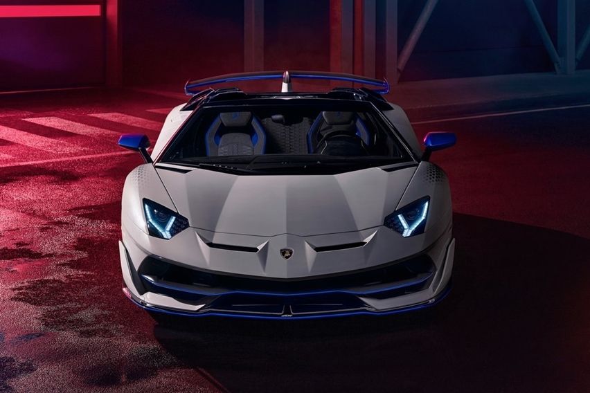 Lambo Aventador SVJ roadster