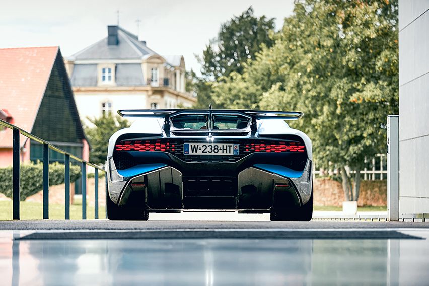 Bugatti Divo body photo 2