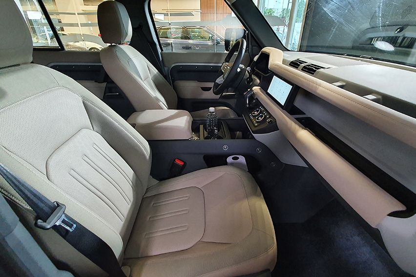 Land Rover Defender 110 3