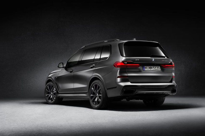 BMW X7 Dark Shadow Edition rear