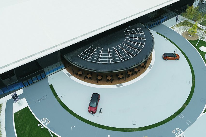 Nissan_Pavilion-body photo 2