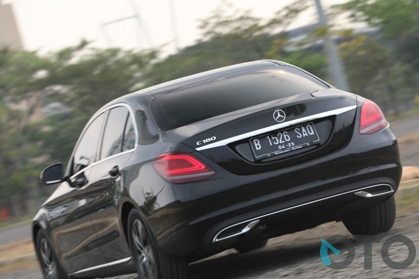 Akeselerasi Mercedes C180