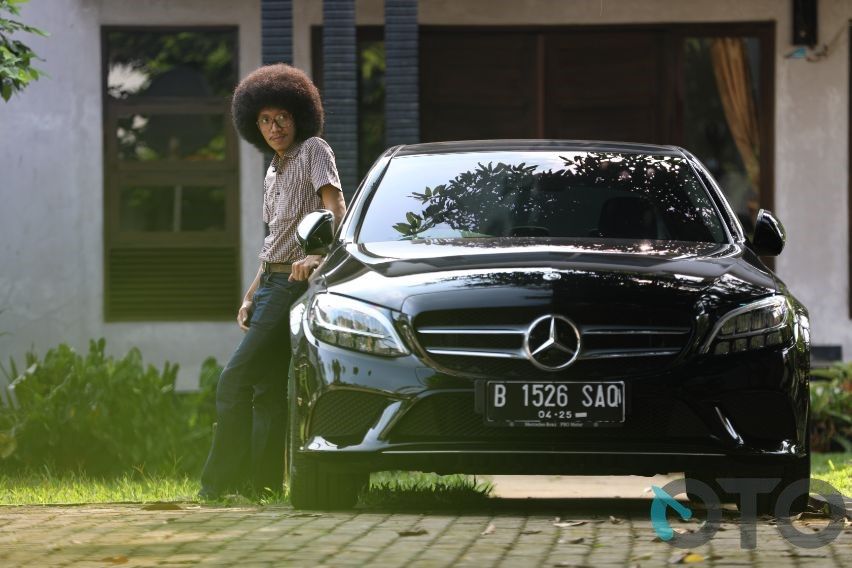 Tampak depan Mercedes-Benz C180 Avantgarde Line