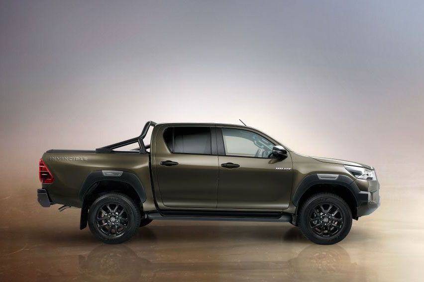 2020 Toyota Hilux side