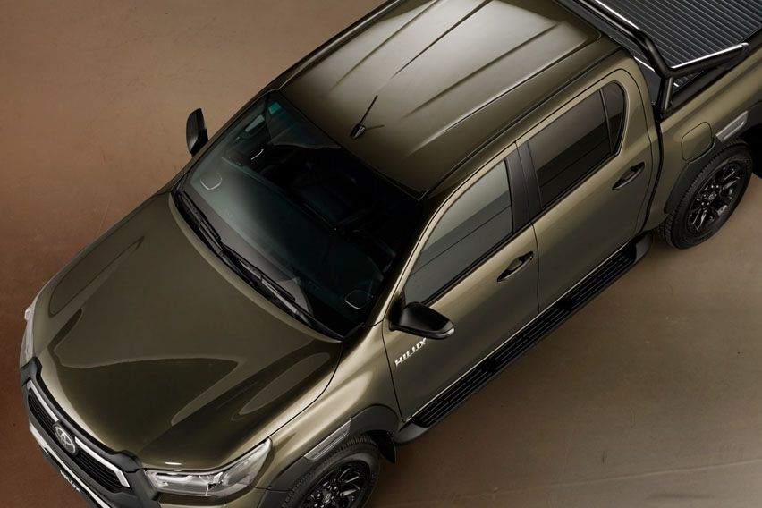 2020 Toyota Hilux top-view
