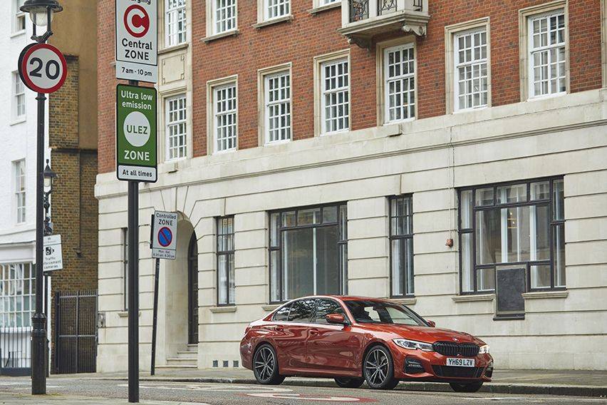 These BMW hybrids automatically go electric in city zones