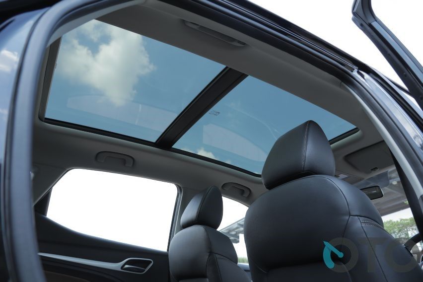 panoramic sunroof MG ZS