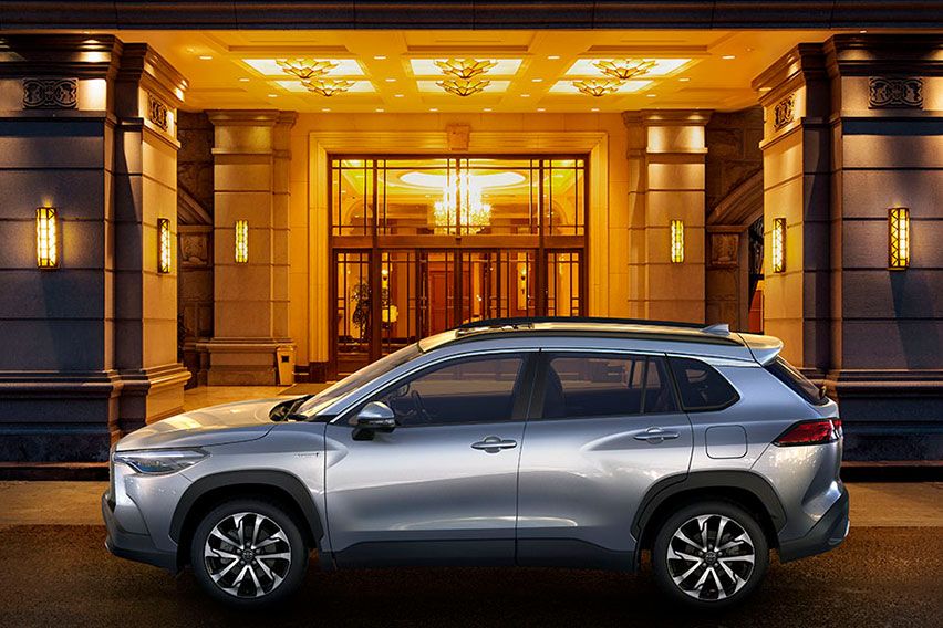 Toyota Corolla Cross side