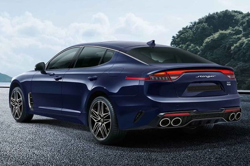 2020 Kia Stinger rear-side angle