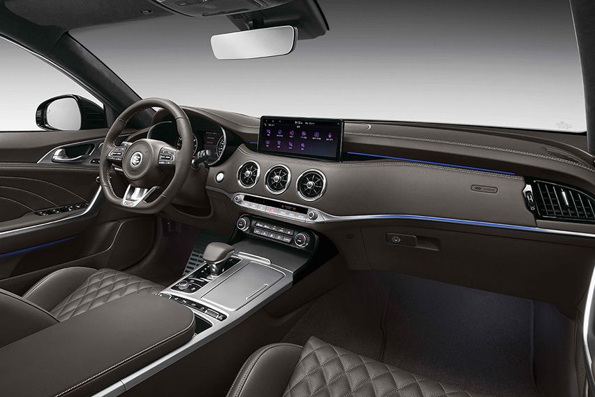 Kia Stinger body photo 2