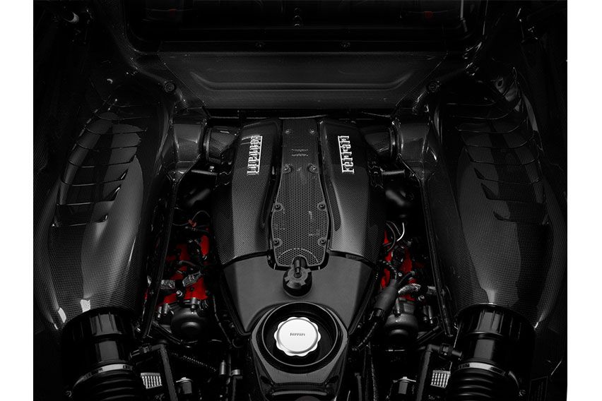 Ferrari F8 Tributo engine bay