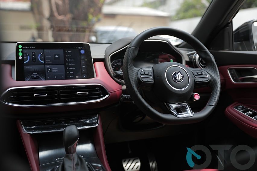 Interior MG HS Ignite