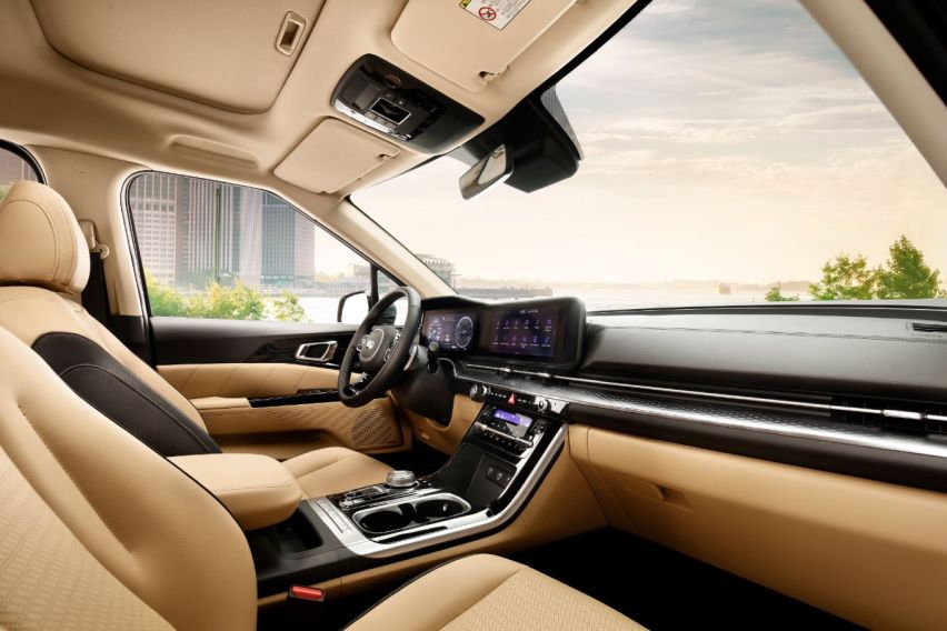 2021 Kia Carnival  cabin