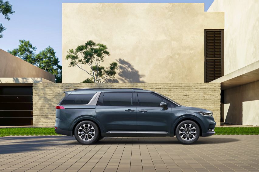 2021 Kia Carnival side