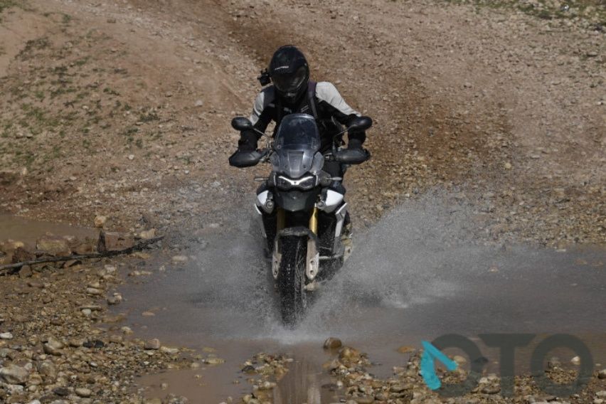 Menguji Triumph Tiger off road