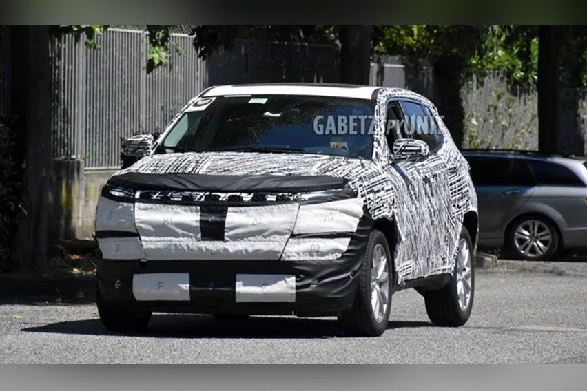 2022 Jeep Compass spied, to feature heavy changes inside-out
