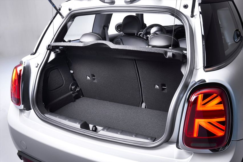 2020 Mini Cooper SE boot 