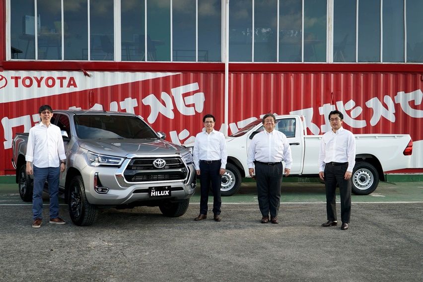 launching Toyota Hilux facelift