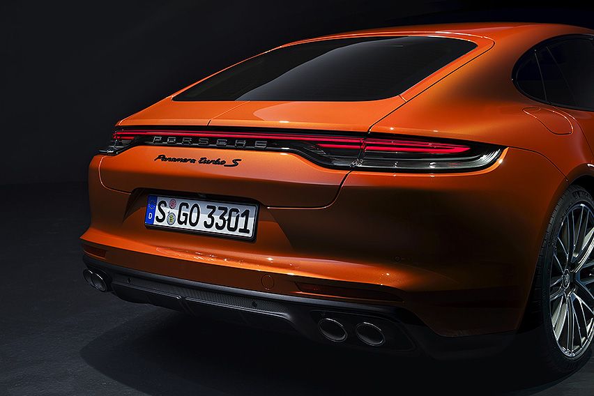 2021-Porsche-Panamera-body-photo-3