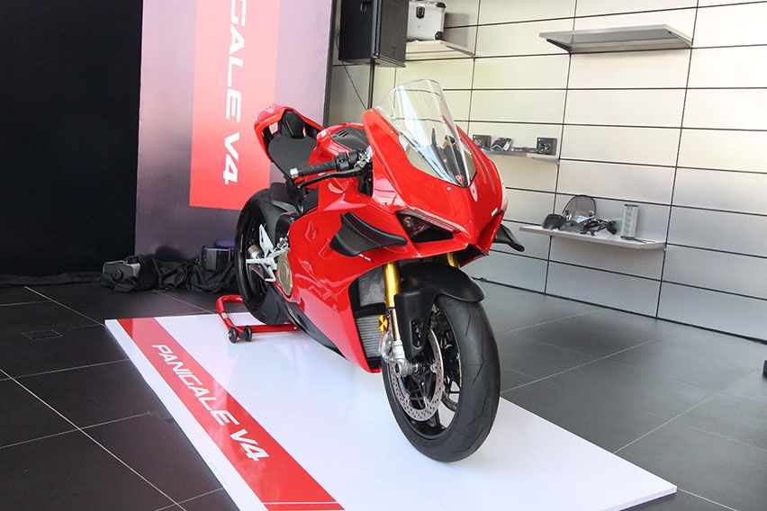 Panigale V4 front
