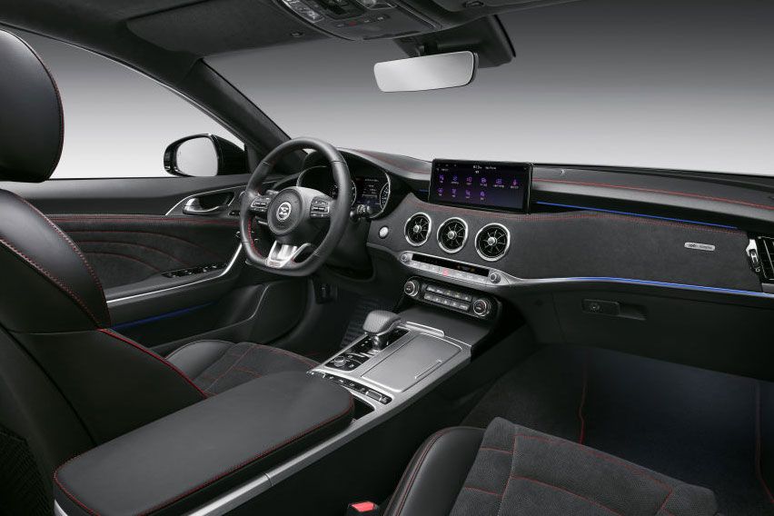 2021 Kia Stinger interior