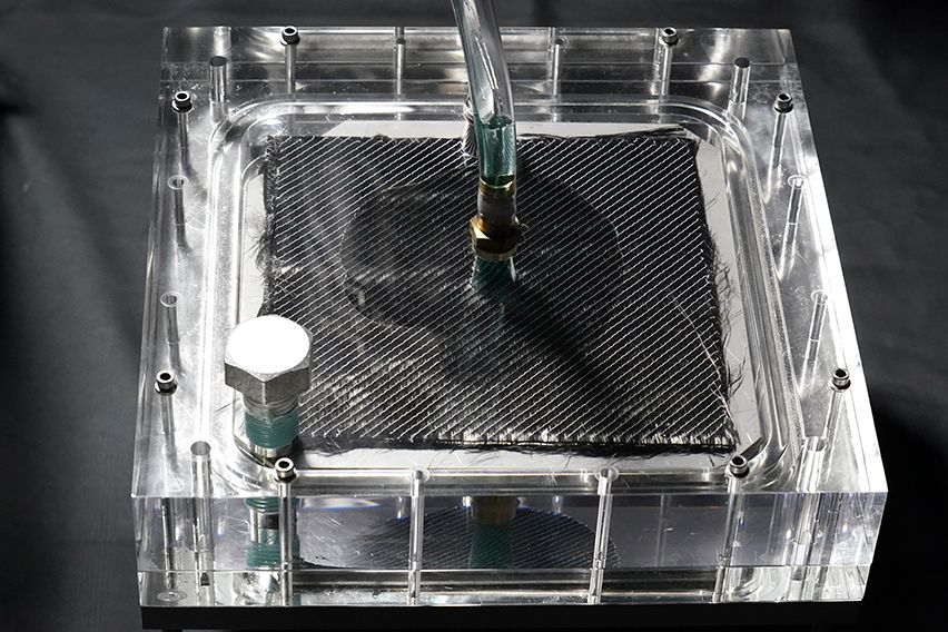 Nissan-CFRP-body-photo-2