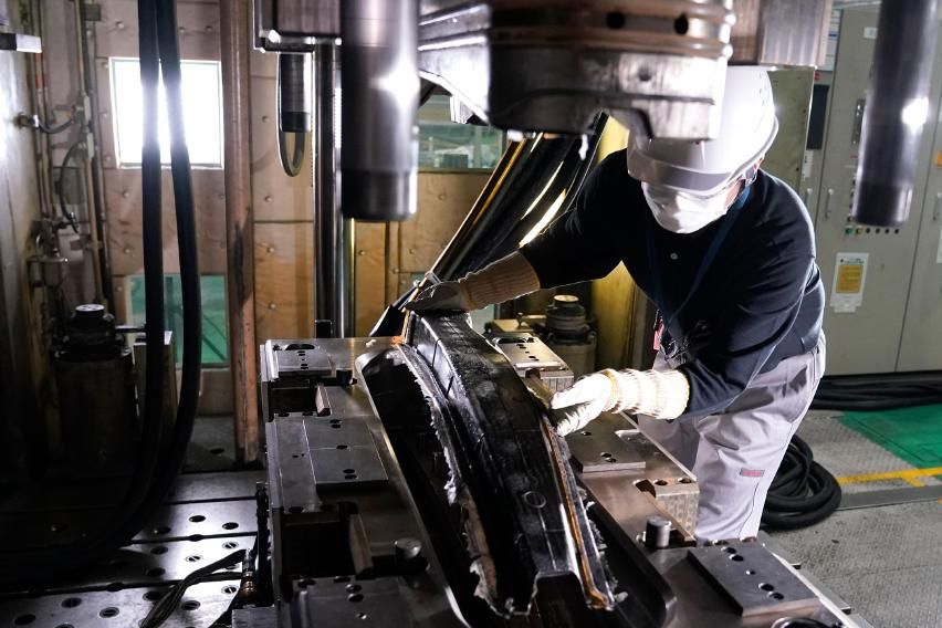 Nissan NEW CFRP PROCESS