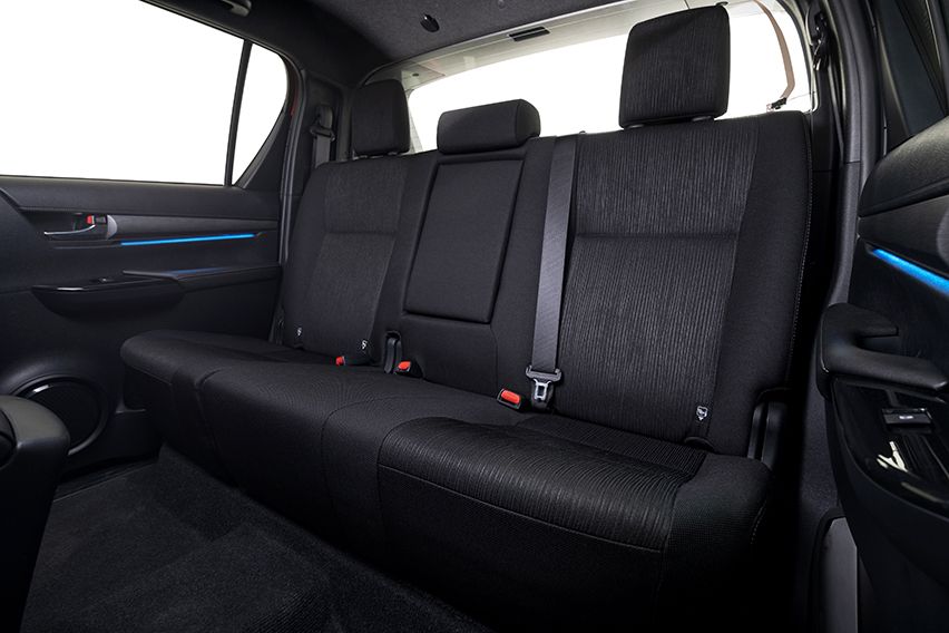 2020-Toyota-Hilux-body-photo-3