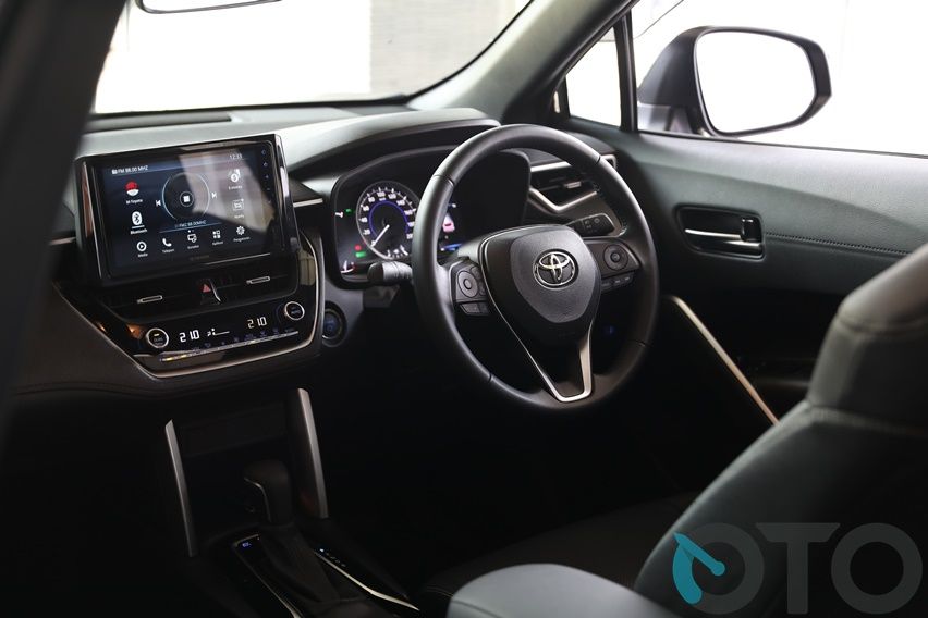 Interior Corolla Cross hybrid